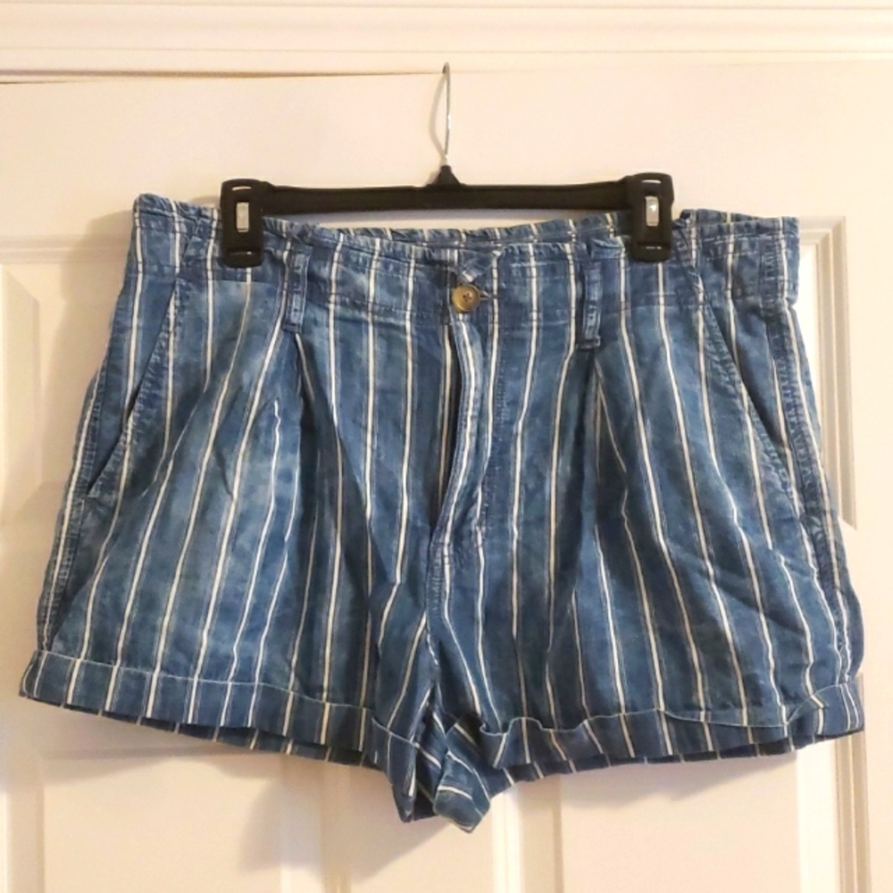 American Eagle Stripped Shorts